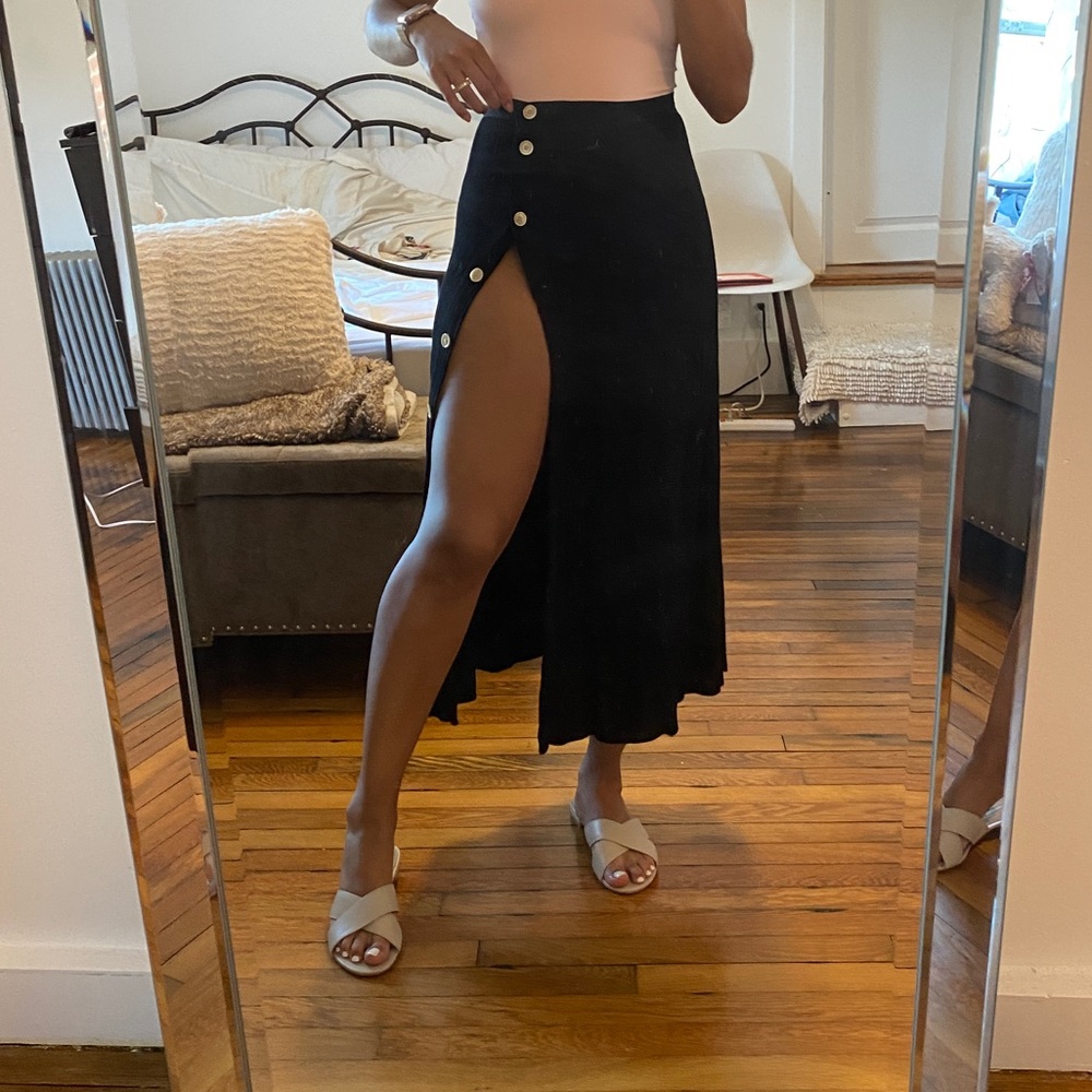 Aritzia Wilfred Black Amelie skirt
